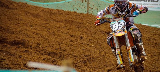 开云体育中国-赛道上的逆袭，哈斯车队力克迈凯伦，塞恩斯高光表现改写格局