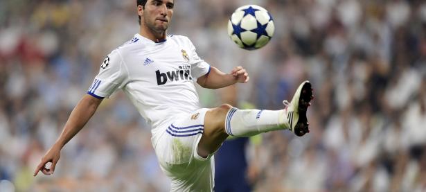 开云官方app入口-辽宁铁骑踏浪行，伦纳德炽焰焚苍穹—完胜青岛背后的王者之相