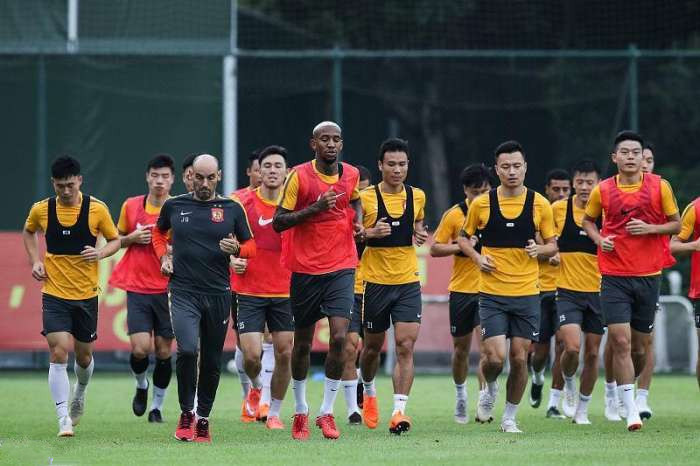 恒大主帅房指导备战期间积极调整阵容，迎接新赛季的简单介绍