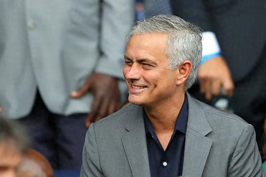 包含西班牙传奇中场解读现代足球战术，引发球迷热议的词条