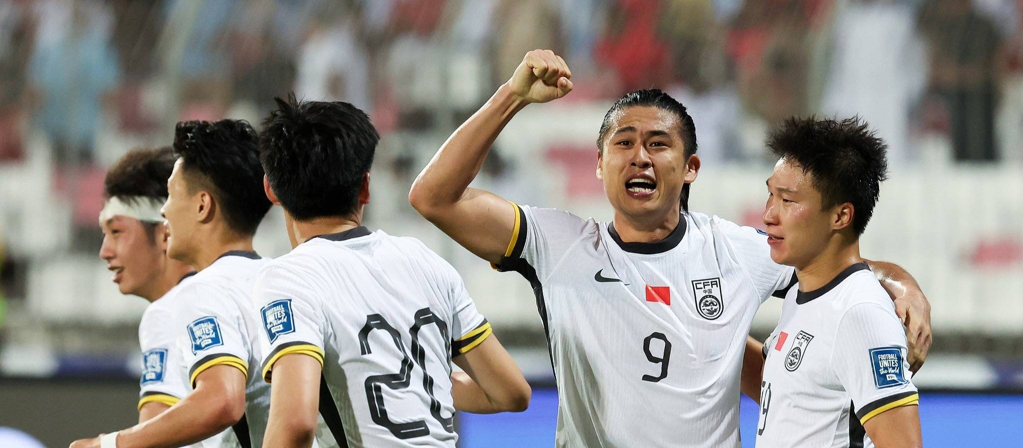 粉丝争相呼吁,球队赢得关键比赛 粉丝争相呼吁,球队赢得关键比赛