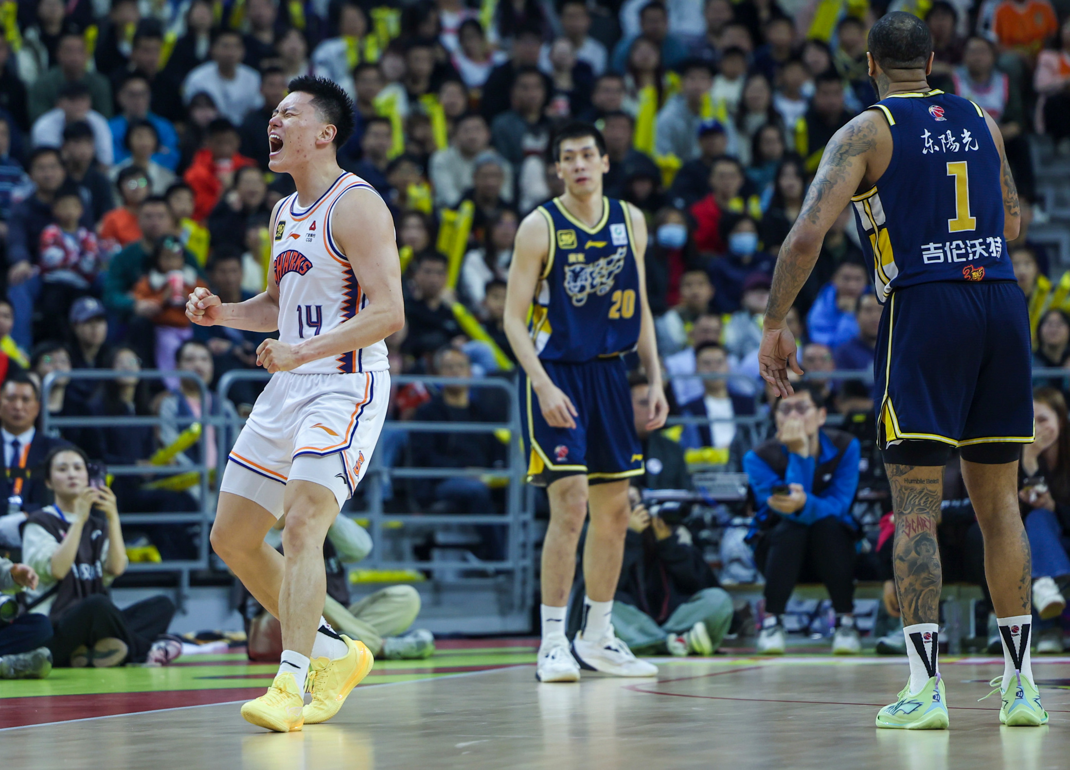 上海男篮成功晋级八强,逐梦冠军 上海男篮成功晋级八强,逐梦冠军