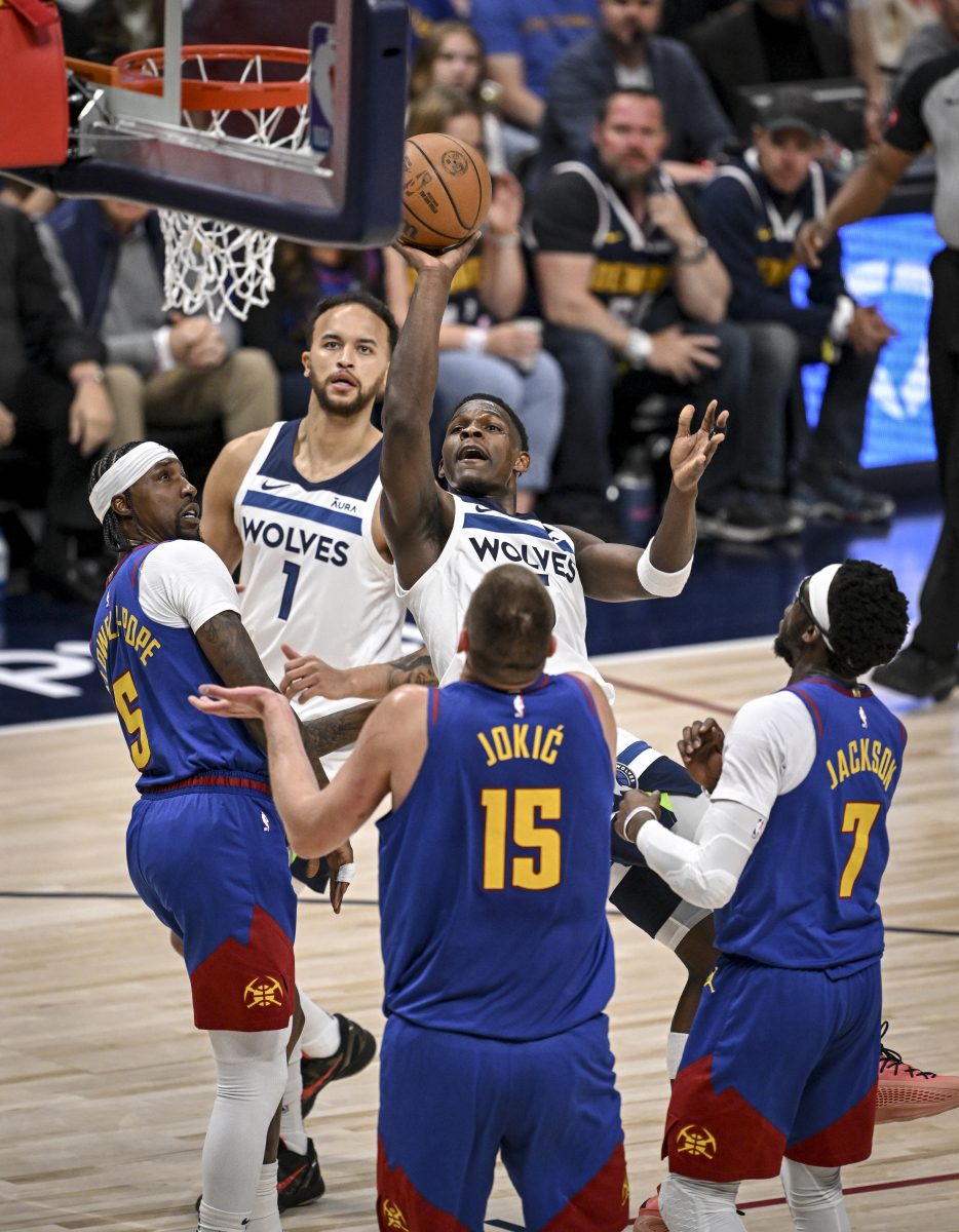 森林狼前锋受伤情况令人堪忧，球队调整部署