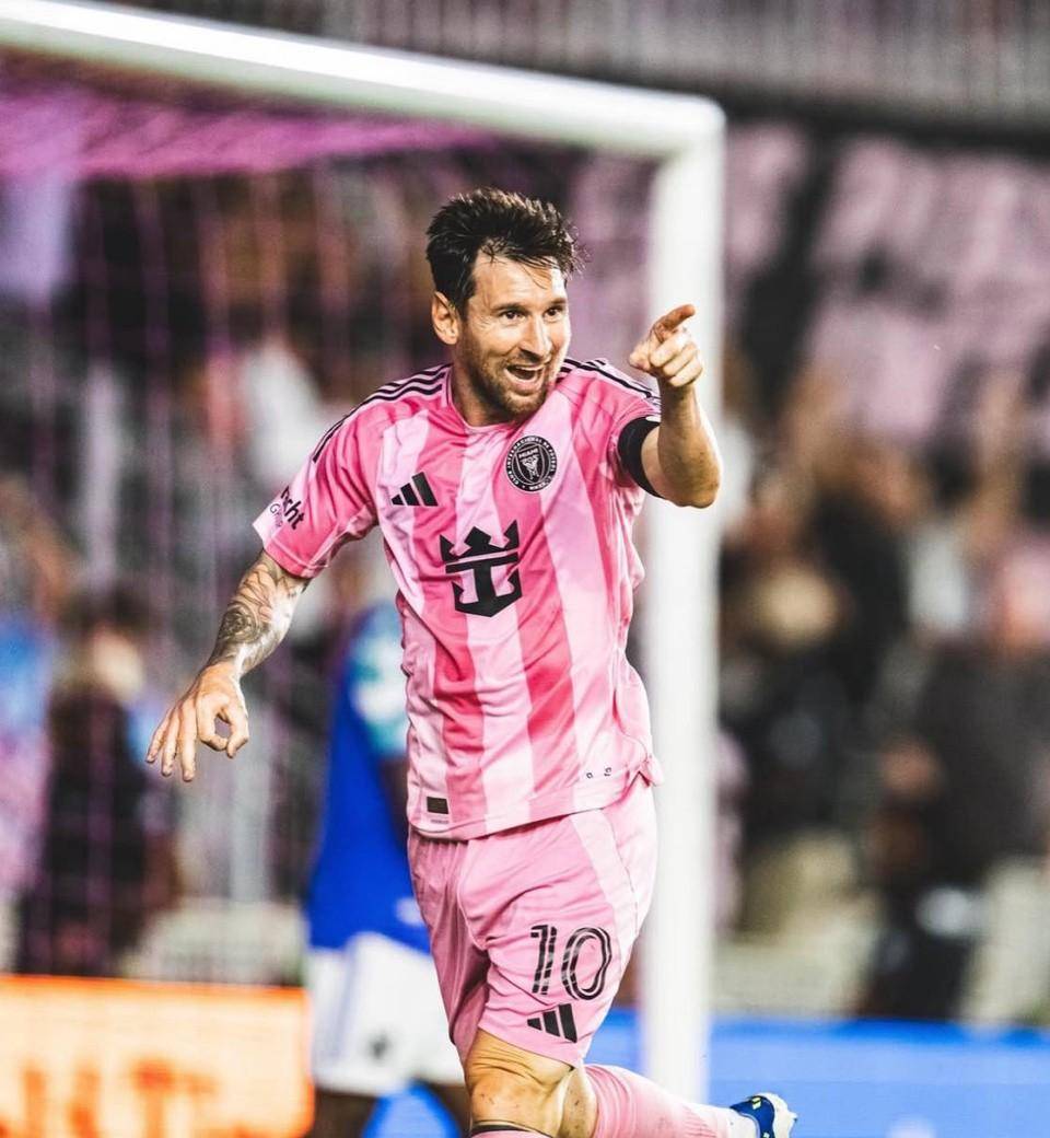 包含梅西闪耀球场，巴萨战胜劲旅的词条