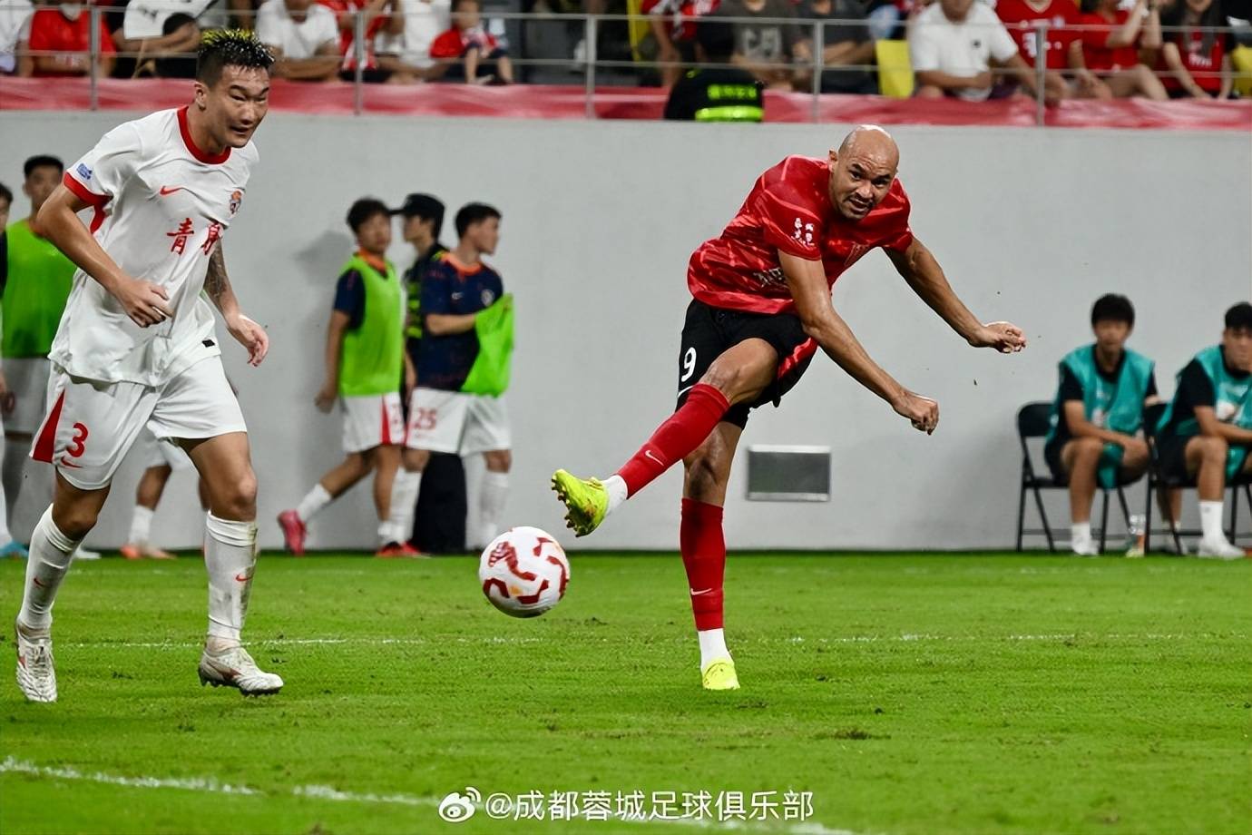 关于中超球队拼尽全力，豪情追求冠军梦想的信息