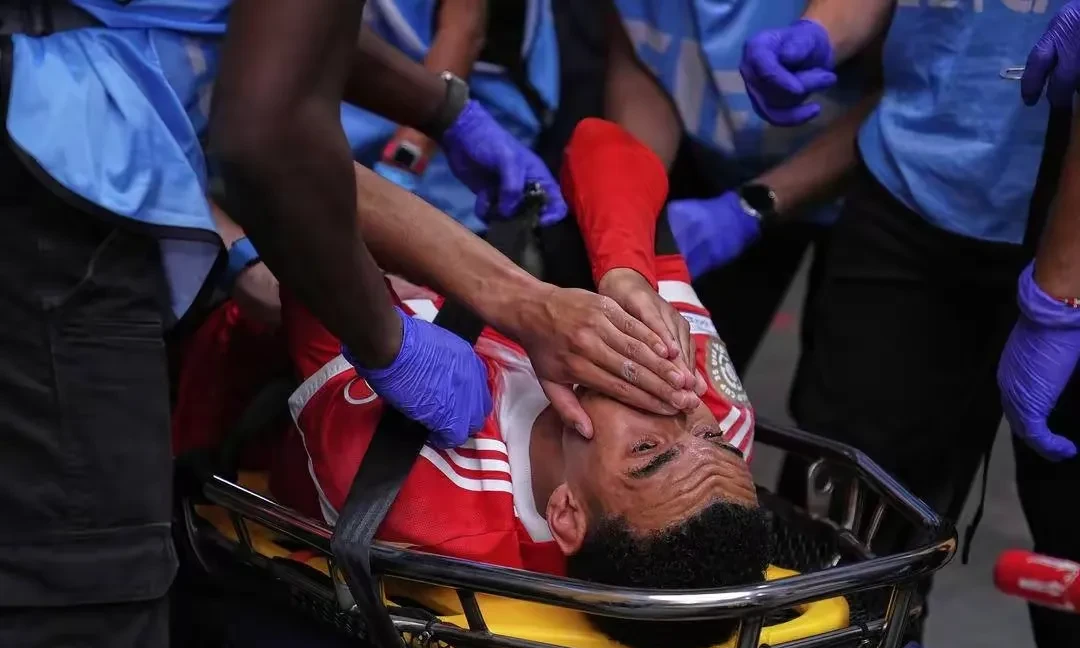 比赛冲突激烈,裁判两度出现干扰事件 比赛冲突激烈,裁判两度出现干扰事件