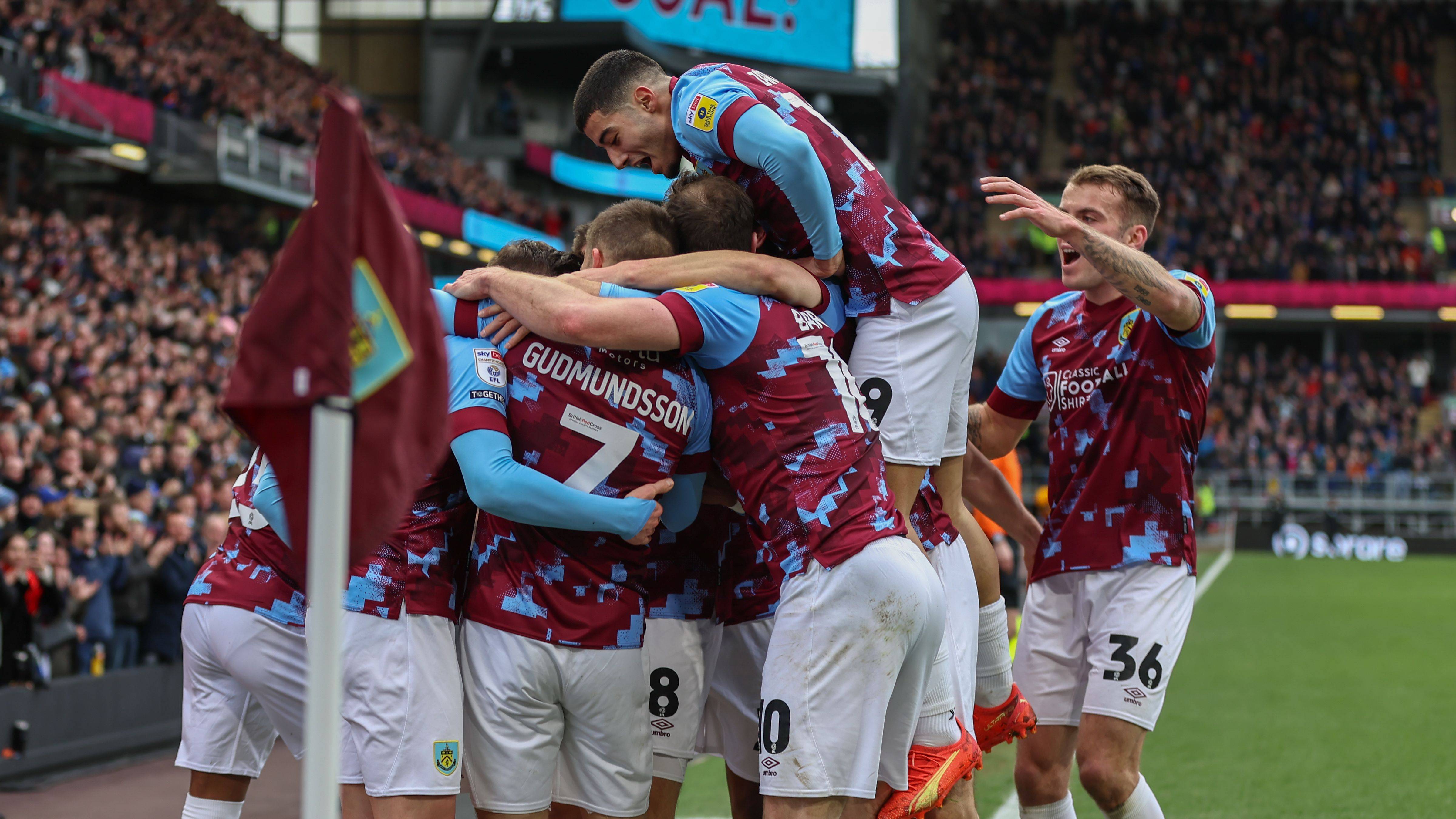 包含托特纳姆热刺轻松战胜对手占得先机的词条