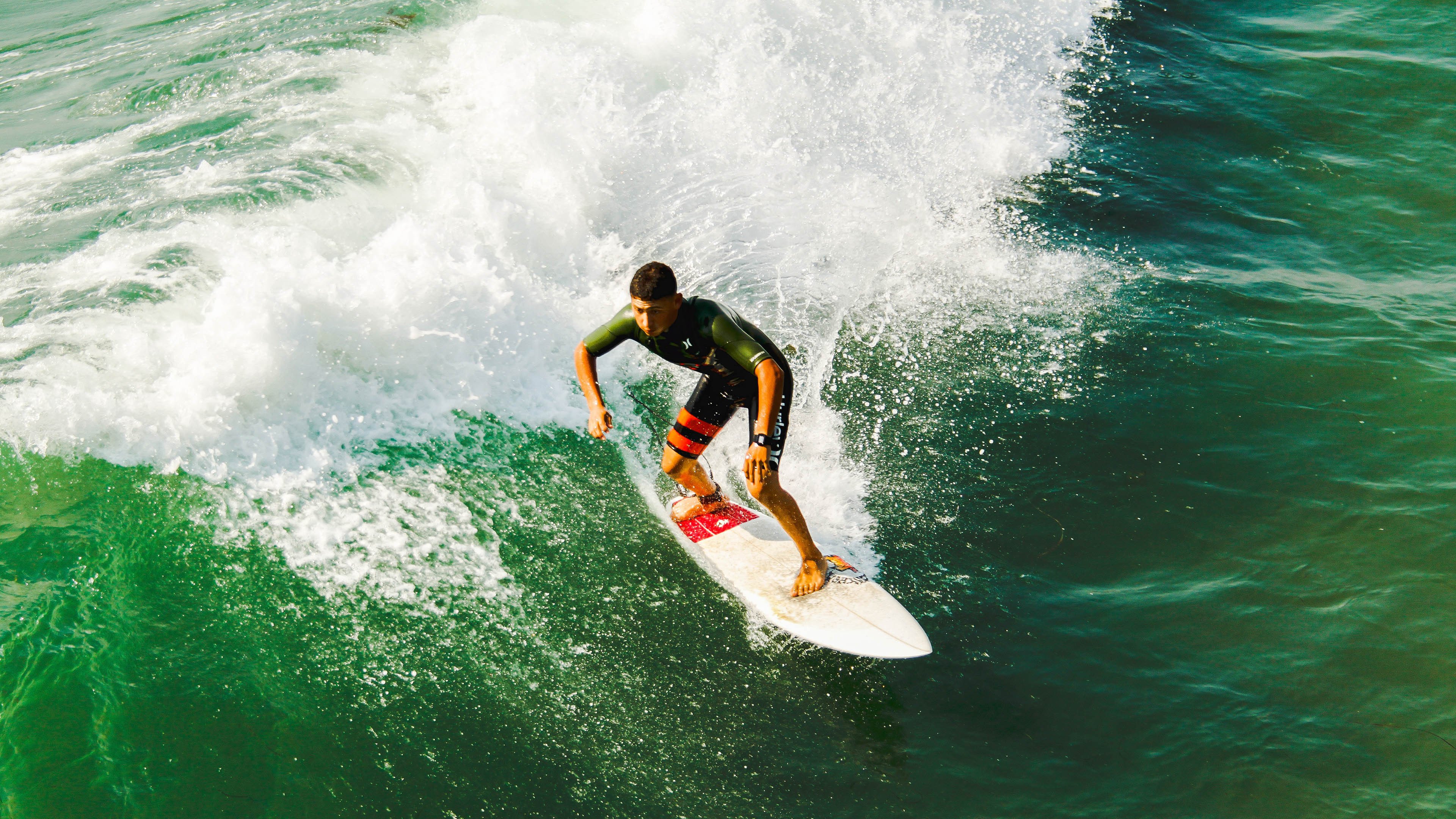骑士速胜吉林队，布克成为关键先生