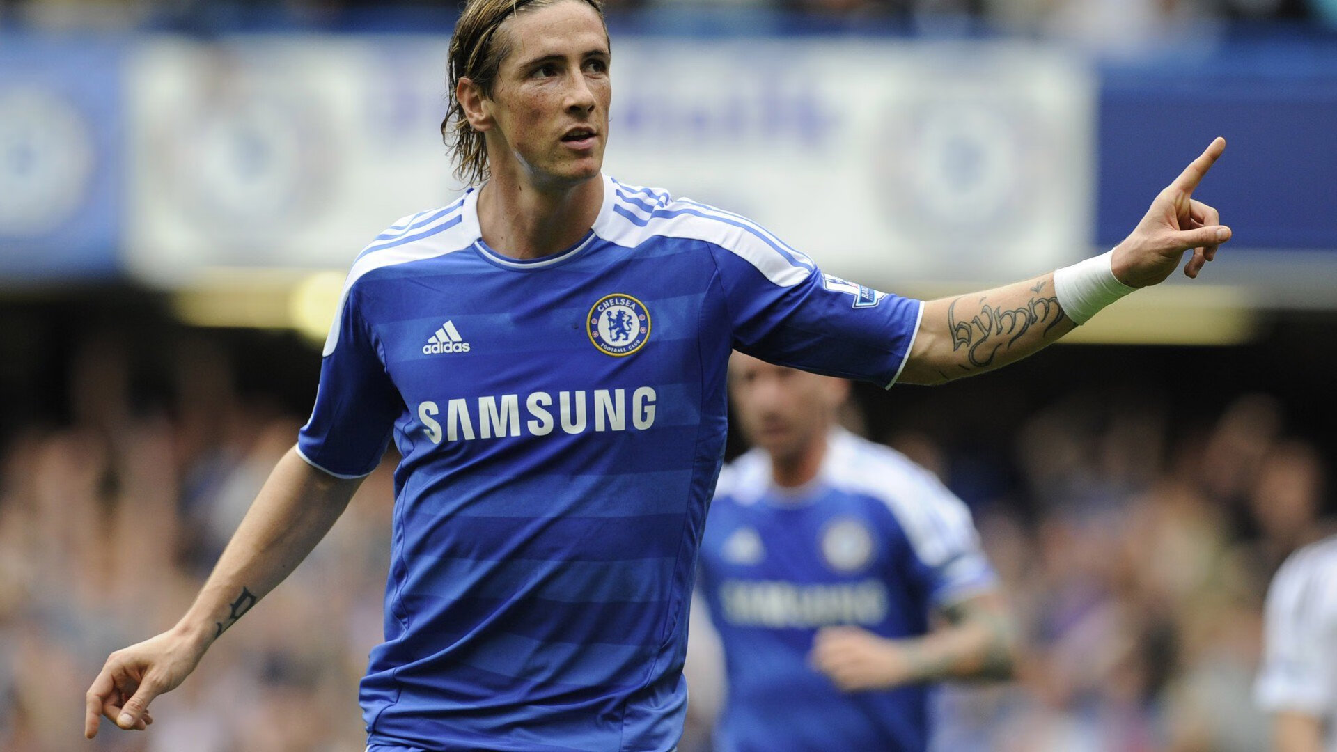 总决赛之夜，奥斯梅恩，从足球场到篮球馆的跨界焦点