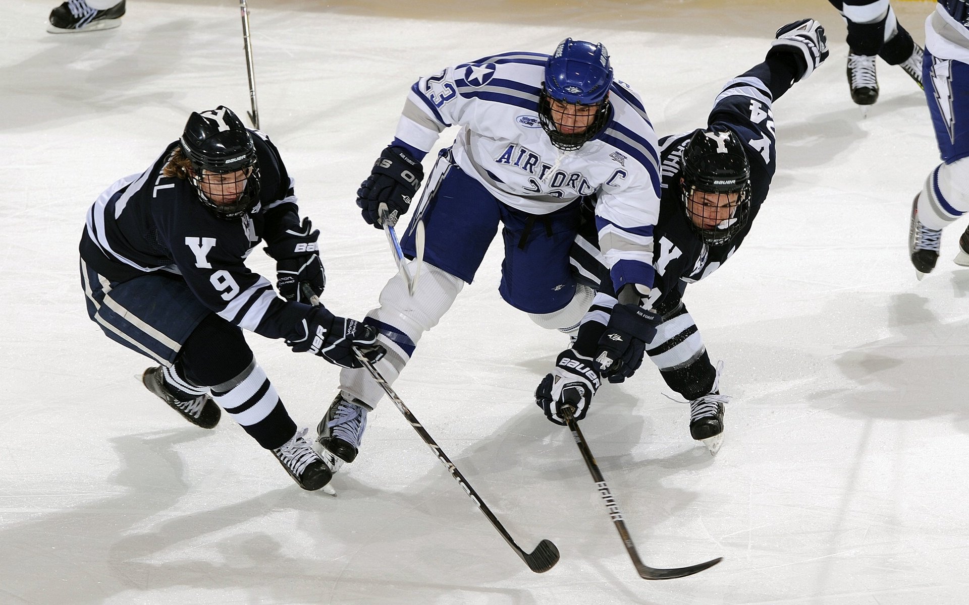 逆转之夜，泰国足球奇迹与陈雨菲的羽球荣耀