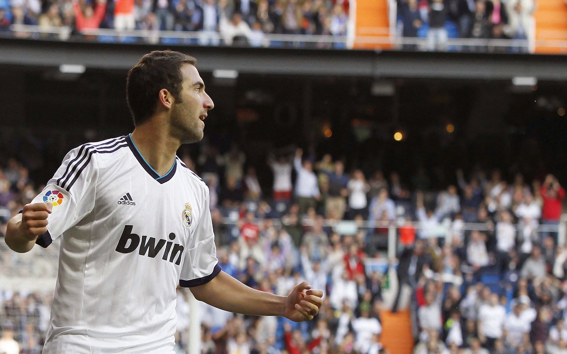 绝杀与惊艳，马来西亚改写历史之夜，安赛龙展现王者风范